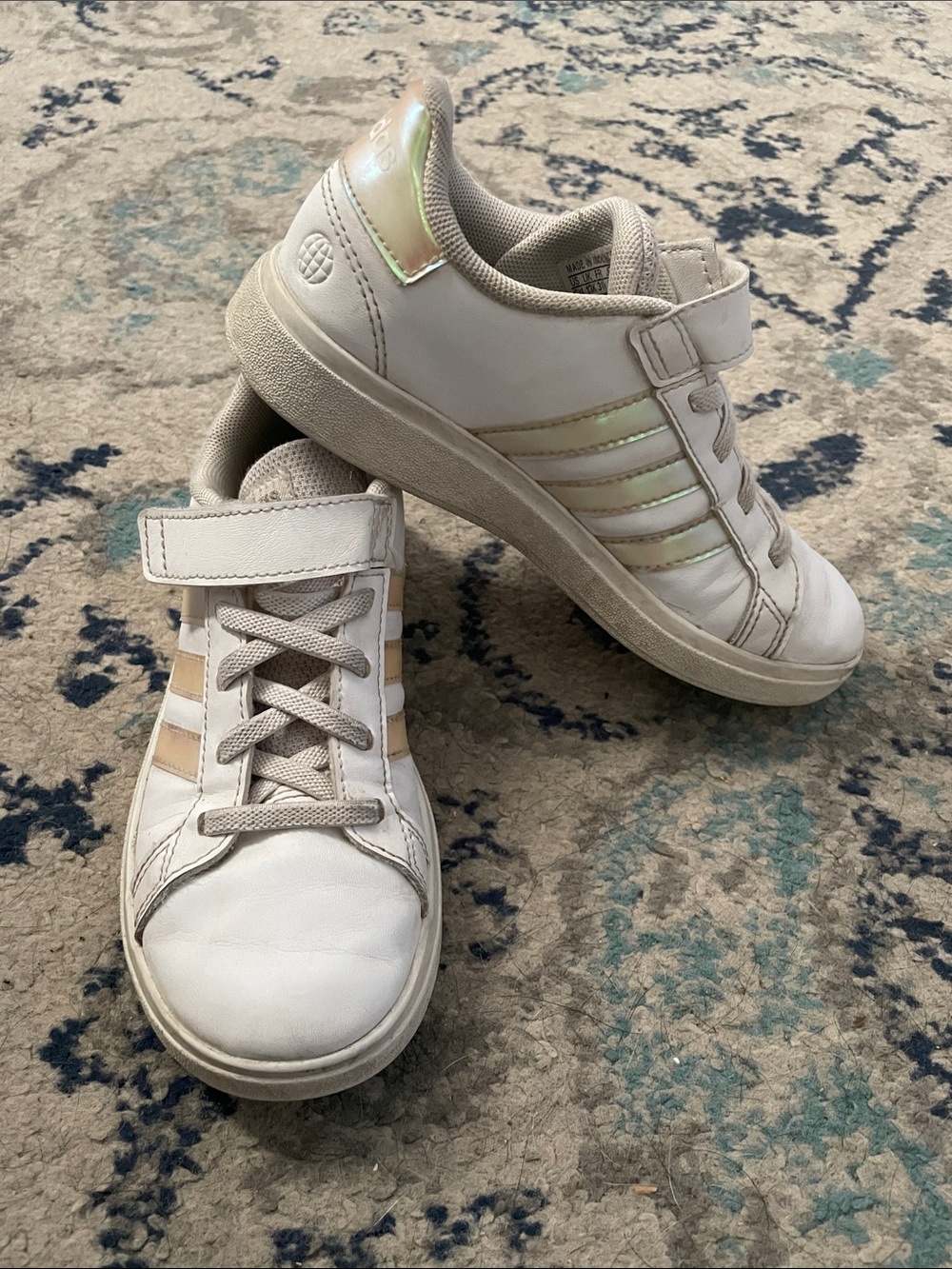 Adidas Kids Off-White Sneakers with iridescent Stripes